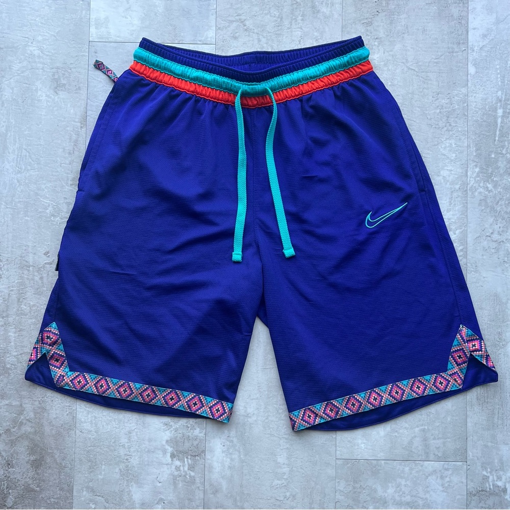 NBA Nike basketball shorts size
Small giannis antetokounmpo